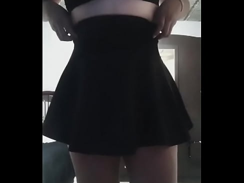 Sexy culo grande y falda corta