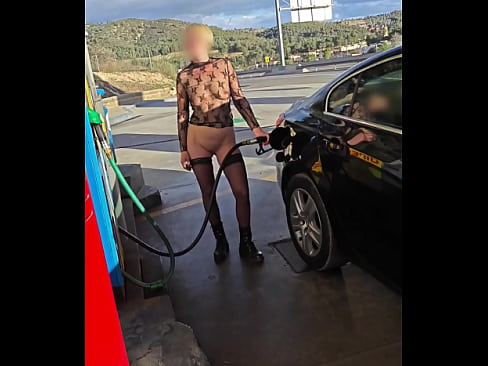 Flashing at a petrol station