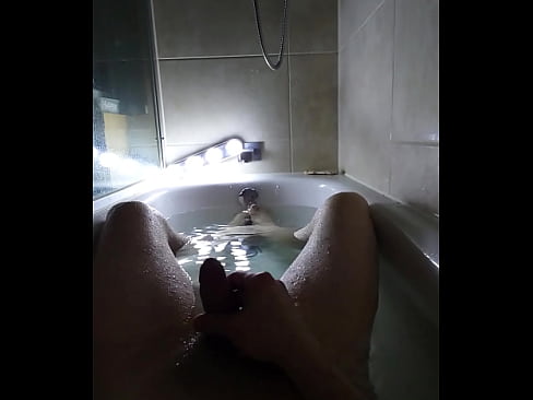 Jacking in a bath part 1