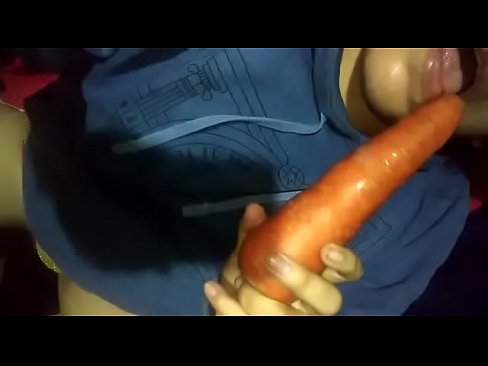 Masturbada con la zanahoria