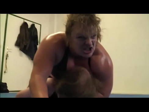 Neck crushing Legscissor Anna Konda Wrestlingsession.