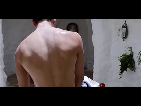 Actor español César Valiente desnudo en la película española Dolor y Gloria de Pedro Almodóvar