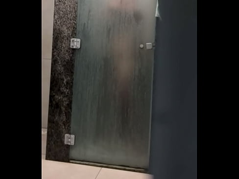 Str8 men spy wanking on showers