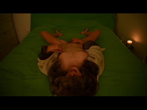 Teen masturbating and moaning in green boho bedroom