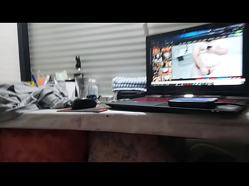 imi place foarte mult sa ma masturbez la webcam  sa imi beau pisatul si sa imi mananc sperma