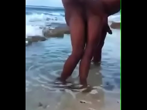 Fudendo na praia