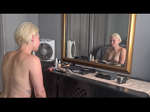 Sexy blonde doing her makeup naked in front of the mirror | sexy posing