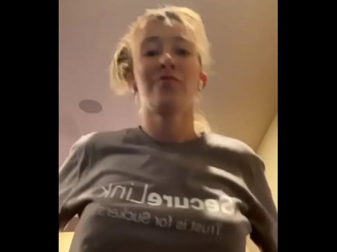 Boobs jiggling up and down on treadmill