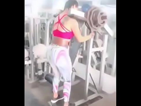 culona en el gym