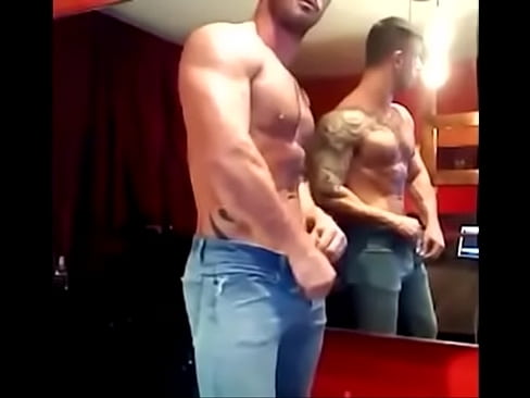 Muscle Ripped Gym Gay guy sexy abs