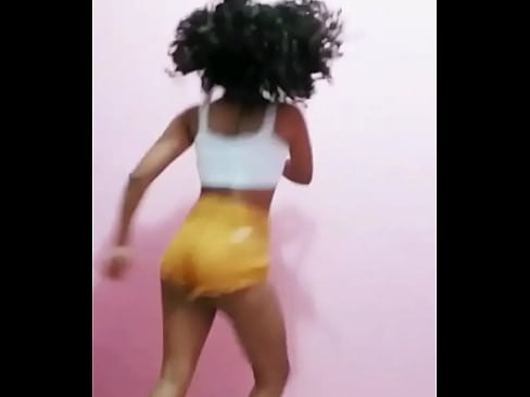 Joyce Dançando