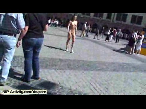 Naked babe has fun in streets