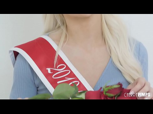 This blonde beauty shows us why she deserves her crown