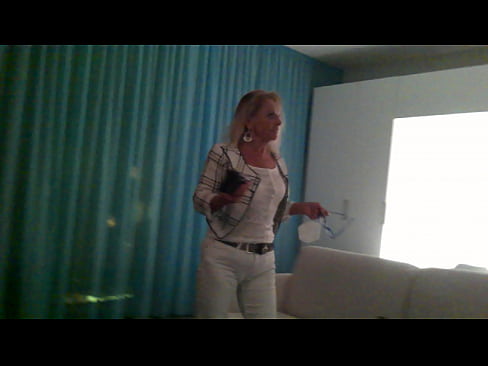 Svetlana ist eine spermageile Fickmilf Teil1