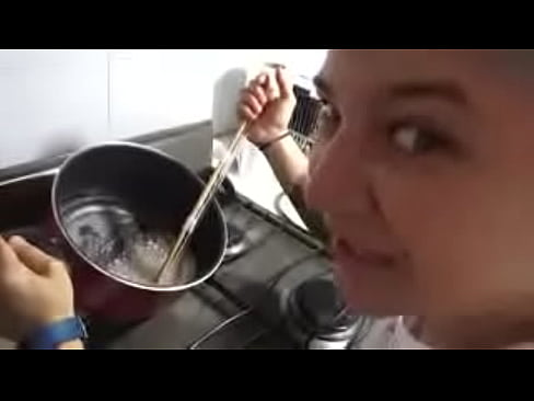 Mexicana cachonda haciendo caramelo