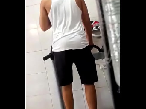 Hetero da bunda gostosa na academia