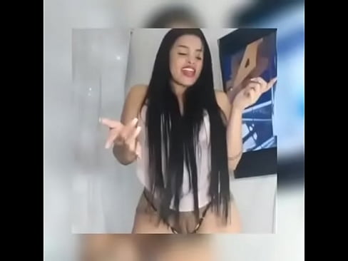 Latina Bailando Rico con poca ropa y enseñando la Vagina
