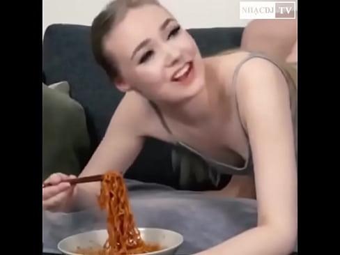 Cute Girl Eat Noodle while sexing