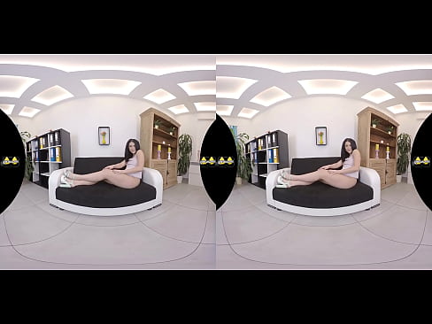Virtual Pee - Jessica Lincoln finger fucks and pisses on the floor - VR
