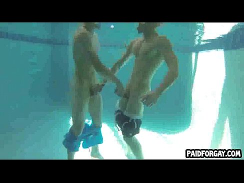 Straight hunk sucks cock underwater for some money