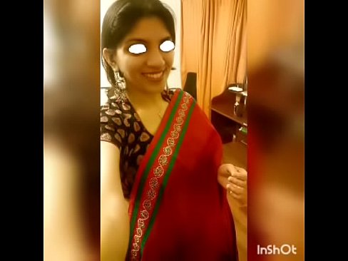 Desi girlfriend bares her assets in pics to bf