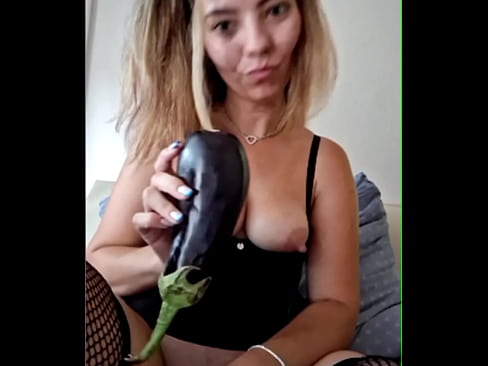 Allinqueen masturbate with corn solo webcam show