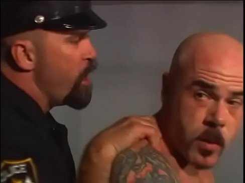 cop fucks gay prisoner