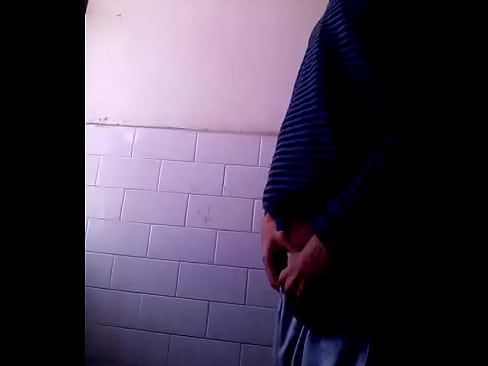 indian boy piss in toilet