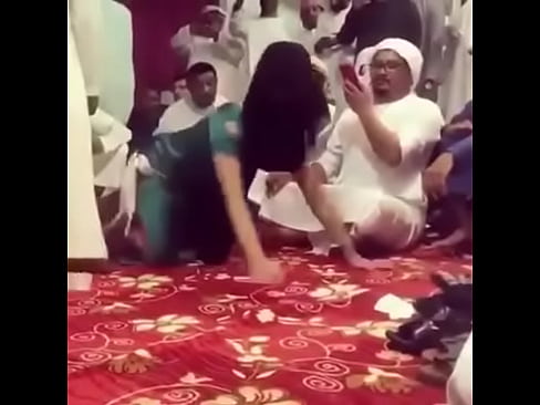 Muslim girl shake booty