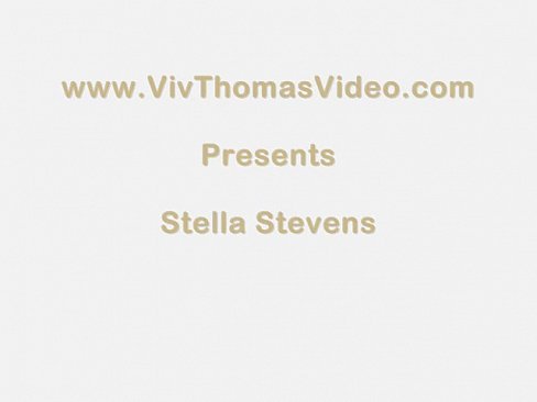 Stella Stevens Fingers Herself