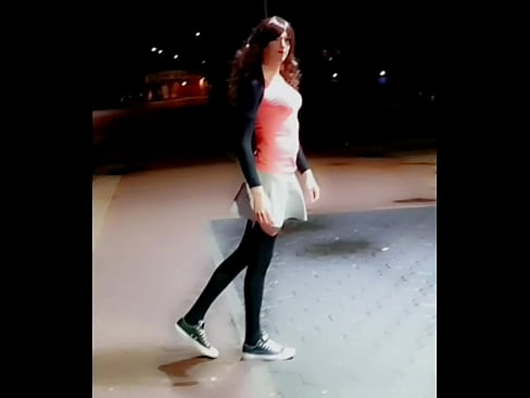 Annemieke flashing clitty on the street