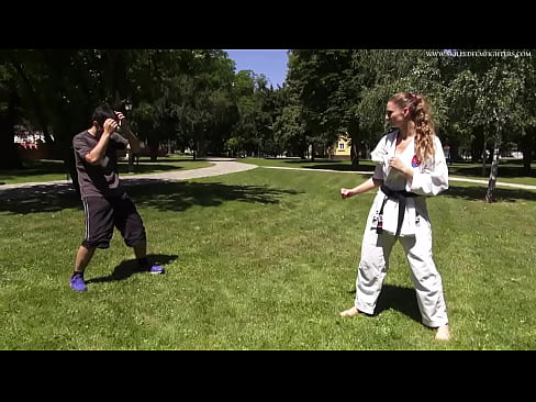 karate kicking 999