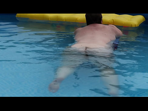 20150724 swimming pool 01.MOV