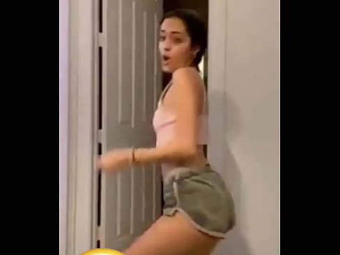 Latina twerk