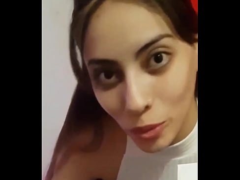 Martina la chica famosa de tiktok se mete un consolador y sale a probarlo a la calle