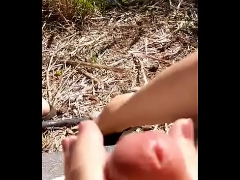 German enjoys an intens orgasm in the great outdoors.