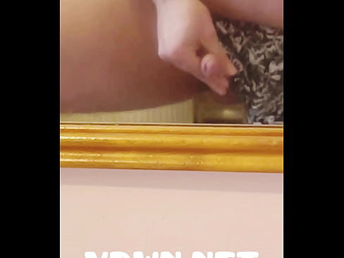 Vdwn.net - slow mo penis rubbing alone guy