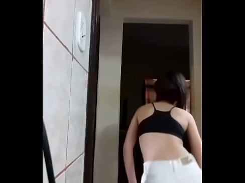 Princesa aprendendo a rebolar