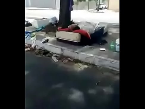 Indigentes brasileños cachando cerca a la casa de mi amigo en Lima - Peru