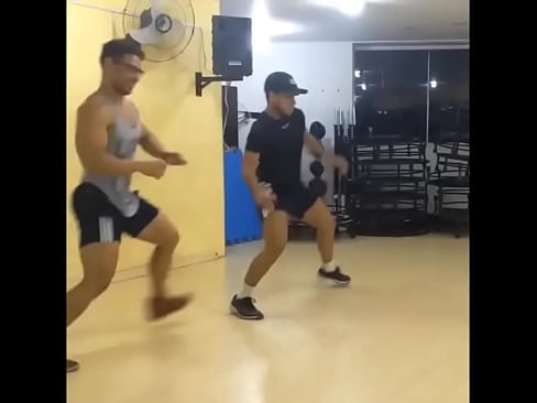 Sexy Brazilian Muscle Hunk Dancing at the Gym!