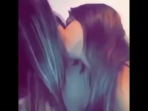 d. girlfriend kisses
