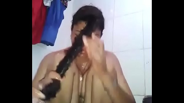 Suman Dhunwa sexy aunty