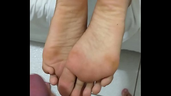 Cumming on soles of feet