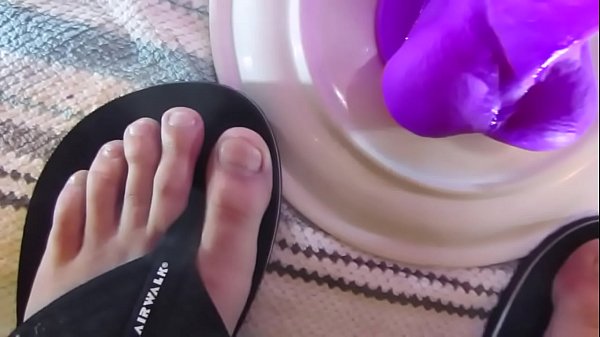 720P 1500K 94311121 STROKING MY HUGE PURPLE DILDO WITH MY OILY FEET