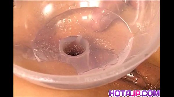 Kawai Yui gets vibrator and glass in pussy