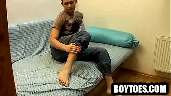 Amateur hunk rubs his chest and shows his feet off