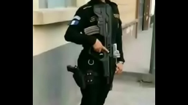 policía se masturba