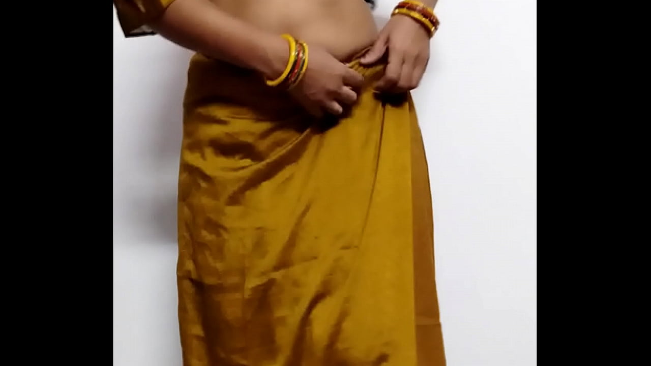 Bhabhi saree closeup