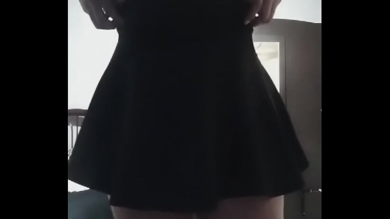 Sexy culo grande y falda corta