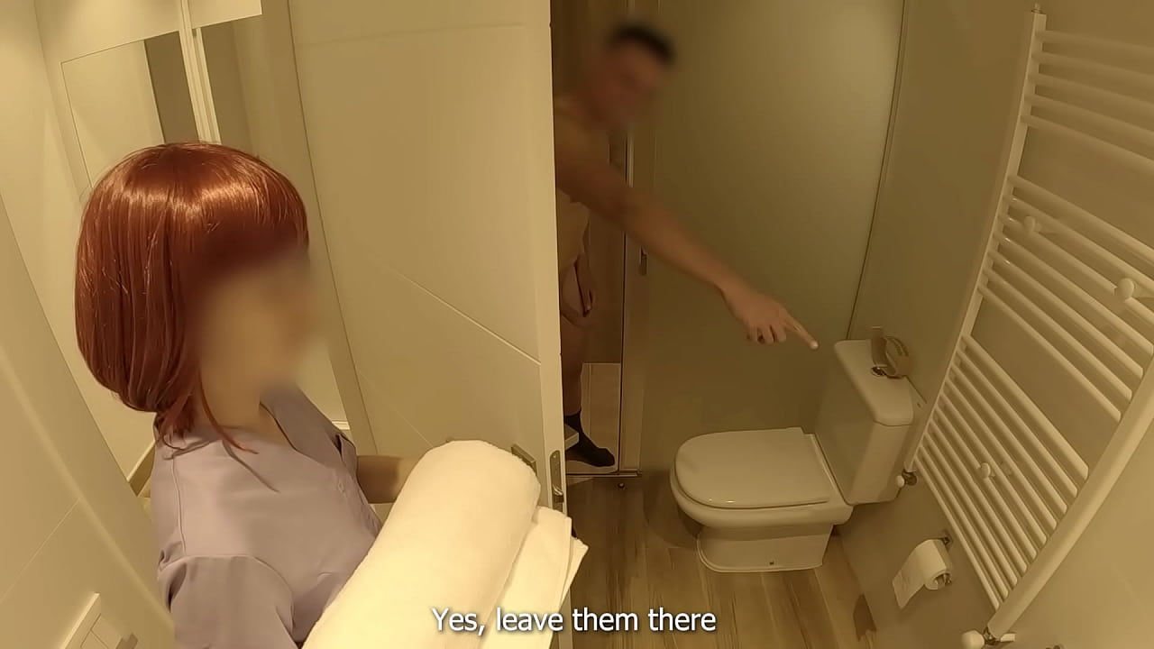 The woman from room service enters the bathroom and helps me finish cumming with a masturbation and a good blowjob until I cum, I didn't expect her to do it, she was very daring